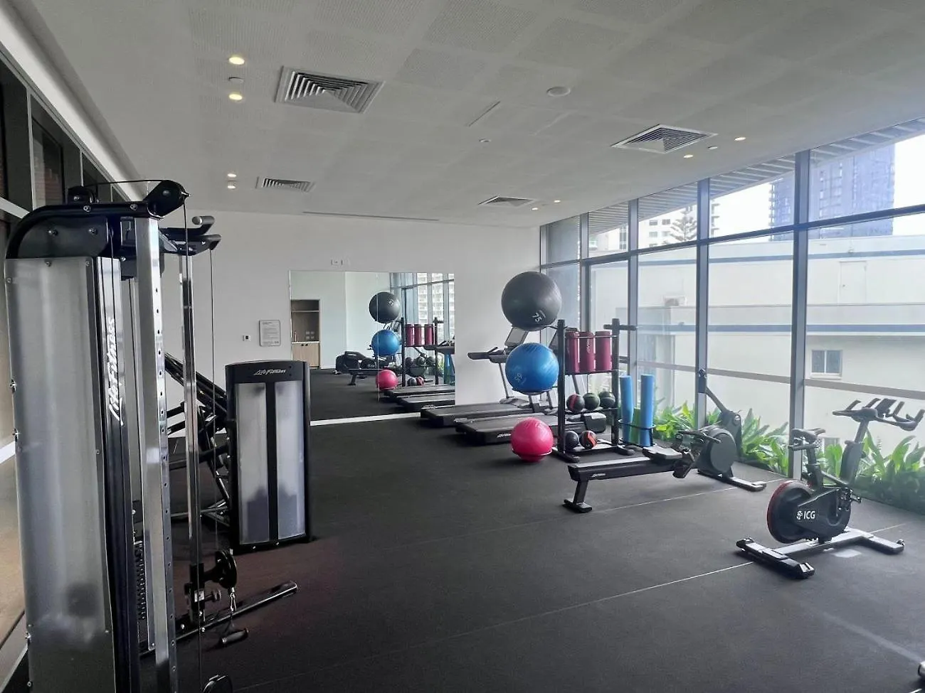 Signature Luxury 12 Floor 2Br Parking Ocean Views Gold Coast Apartment