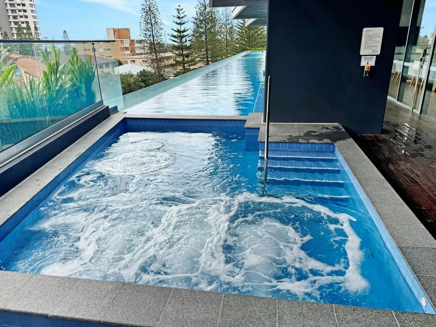 Signature Luxury 12 Floor 2Br Parking Ocean Views Gold Coast Apartment